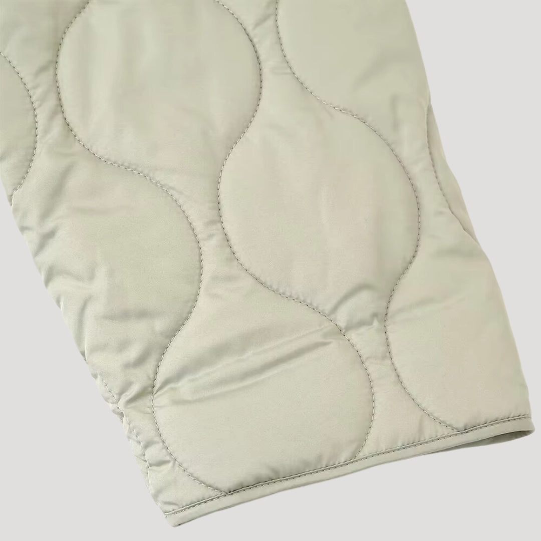 Women's short quilted spring jacket with zipper