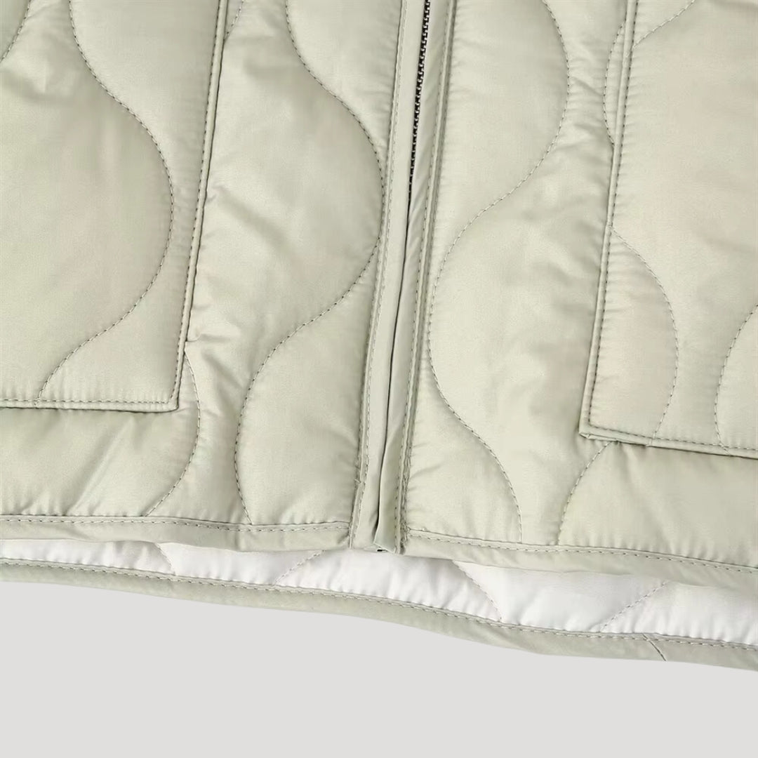 Women's short quilted spring jacket with zipper