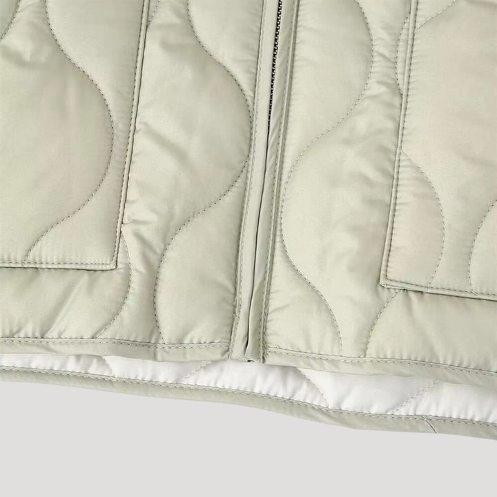 Women's short quilted spring jacket with zipper