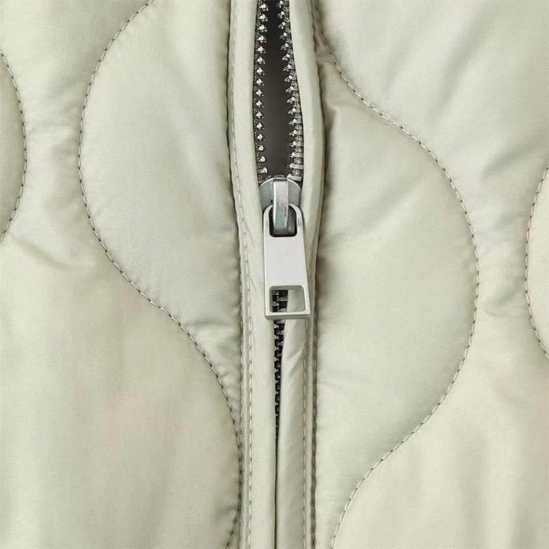 Women's short quilted spring jacket with zipper