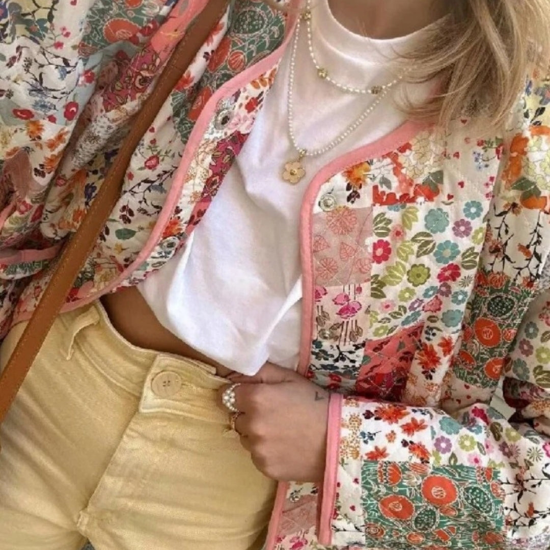 Damska pikowana kurtka wiosenna krótka w kwiaty